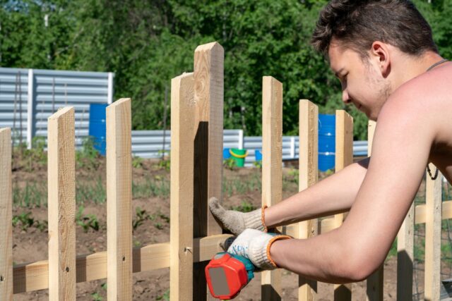 cerca de madeira vertical