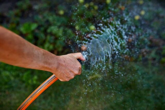 pressao-mangueira-de-rega pressão mangueira de rega